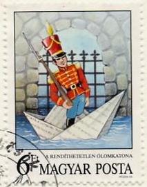 Papírcsónak magyar bélyegen és a Dunán