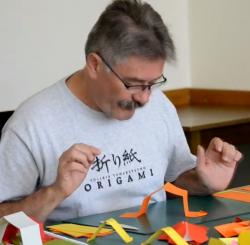 Online origami oktatás - beszélő papír és hernyó