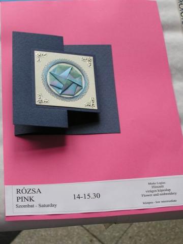 Mieke Legius: Hímzett virágos képeslap