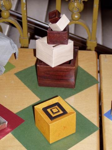 Dabid Brill: Egymásba illeszthető dobozok