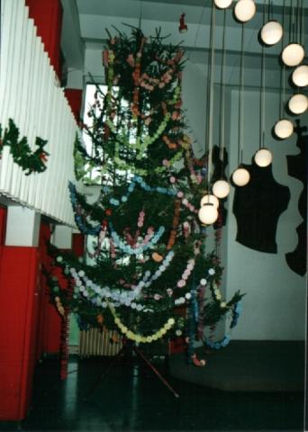 A csillagok a kiállítás után karácsonyfára kerültek