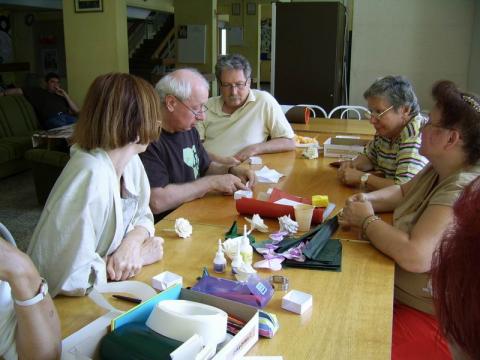 Soma a masu doboz készítését tanítja