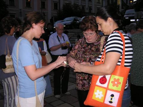 A 18. origami találkozó fő attrakciója - Hajtogatás a főtéren
