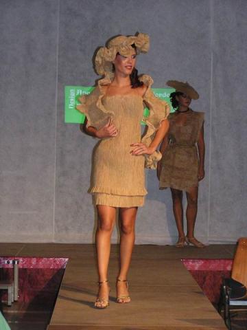 Divatbemutató a 18. találkozó megnyitóján