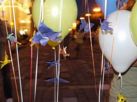 A 18. origami találkozó fő attrakciója - Hajtogatás a főtéren