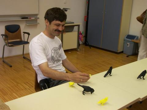 Tomas Siwak tanítja a kismadarát