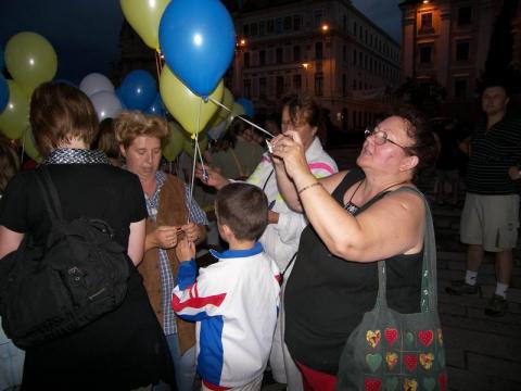 Az esti fő attrakció: 100 lufi a MOK 18. születésnapjára