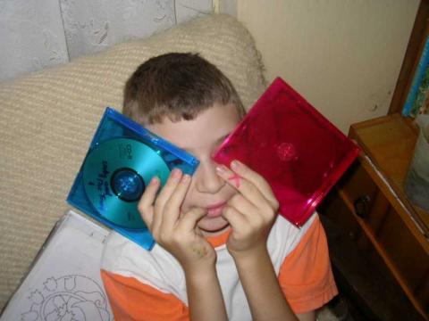 Gergő 3D-s anaglif képeket néz