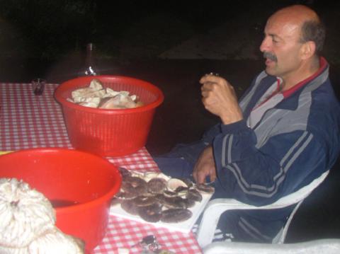 János gombaszedés után