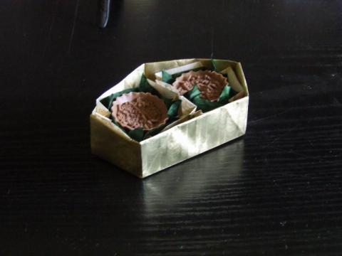 Elválasztó elem csokikkal