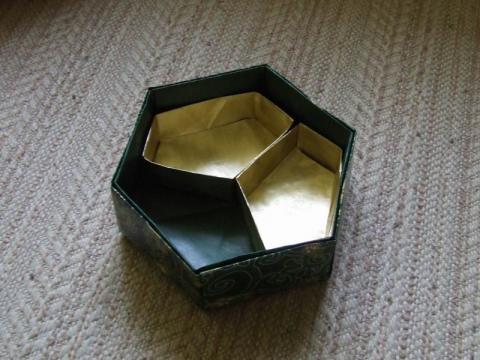 Doboz elválasztó elemekkel