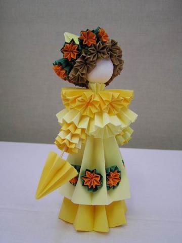 Ácsné Dóczi Éva: Baba kusudama elemből