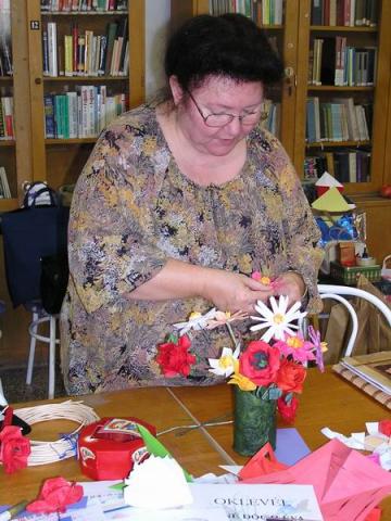 Dobóczki Zsuzsi és virágai