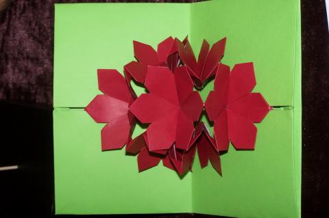 Virágos kinyílós képeslap