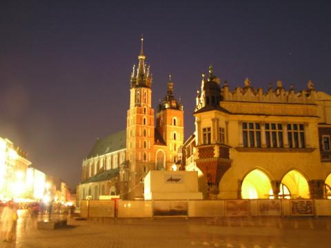 A Posztócsarnoknál este