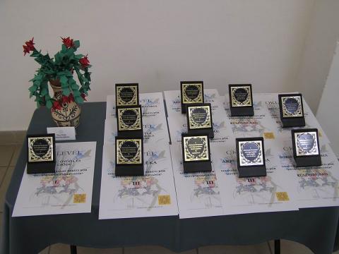 A díjak egy kupacban